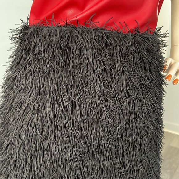 Black Fringe Skirt, EUC, Sz L, back zip, lined, stretchy, unique and super cute - Picture 5 of 12